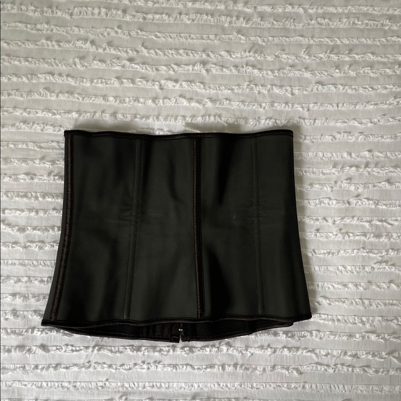 Top - Picture 5 of 7